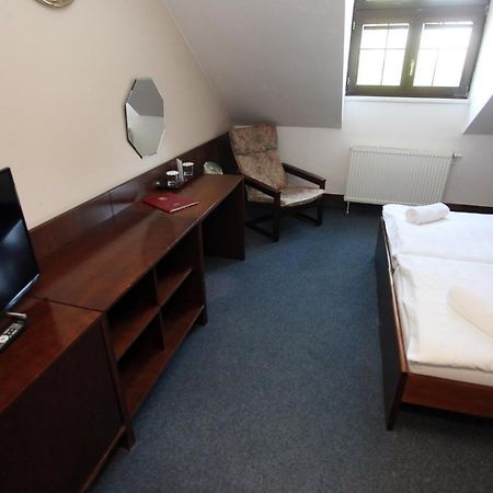Hotel Sirak Most Buitenkant foto