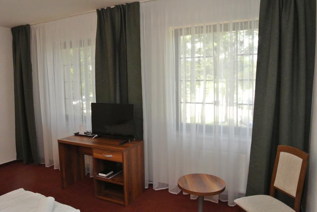 Hotel Sirak Most Buitenkant foto
