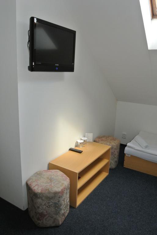 Hotel Sirak Most Buitenkant foto