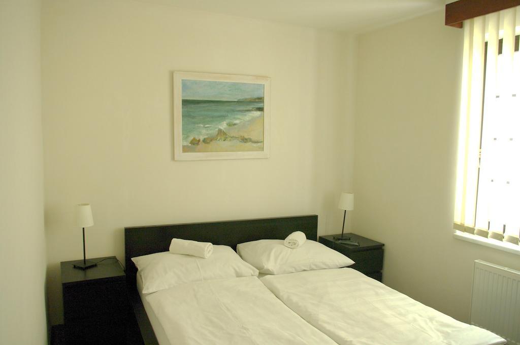 Hotel Sirak Most Buitenkant foto