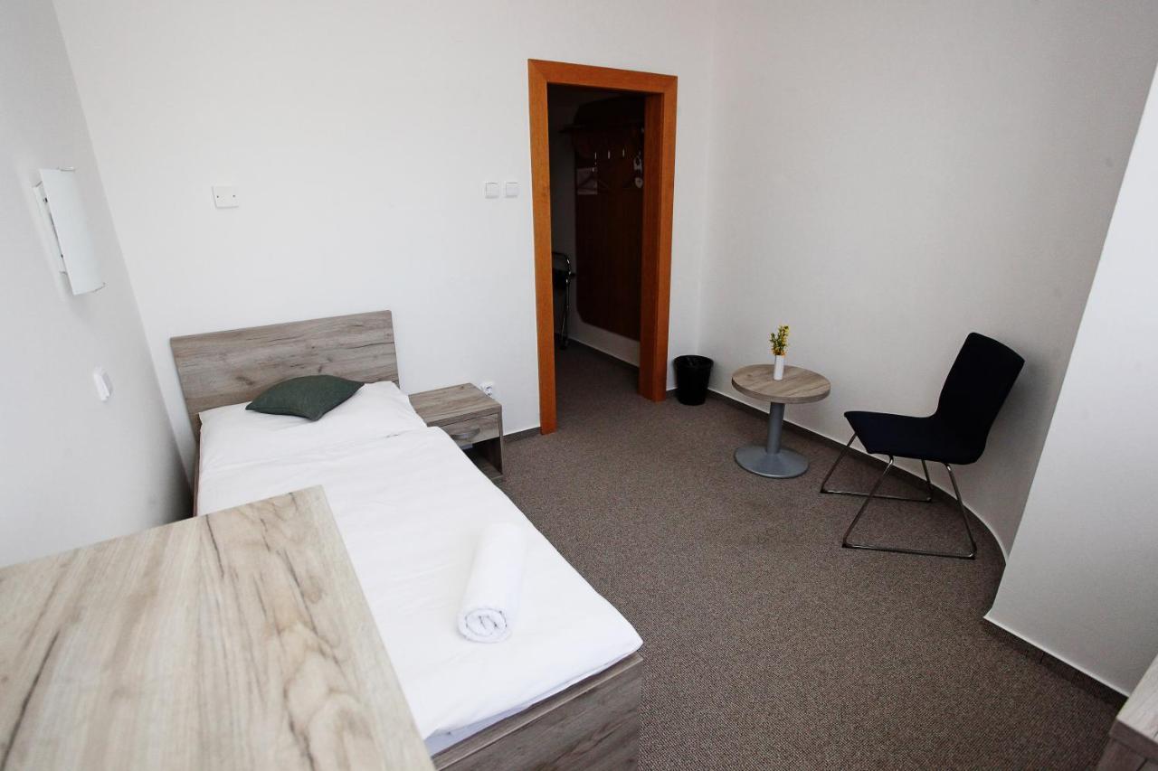 Hotel Sirak Most Buitenkant foto
